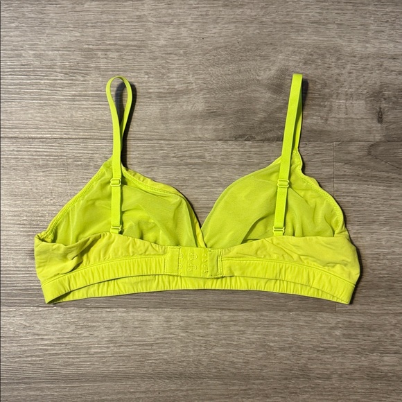SKIMS Fits Everybody Crossover Bralette — Green Highlighter - Picture 3 of 7